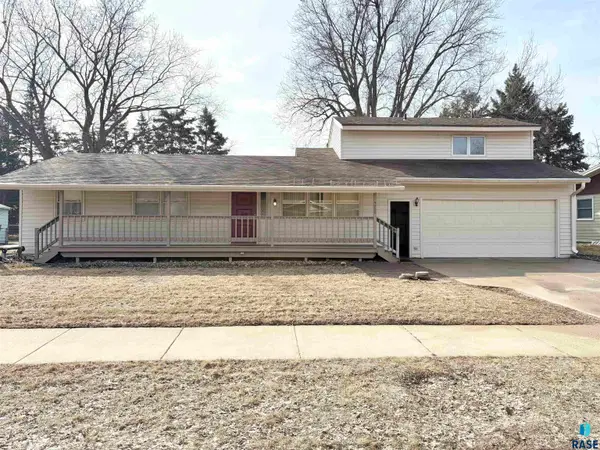 5209 W Thurman Dr, Sioux Falls, SD 57106
