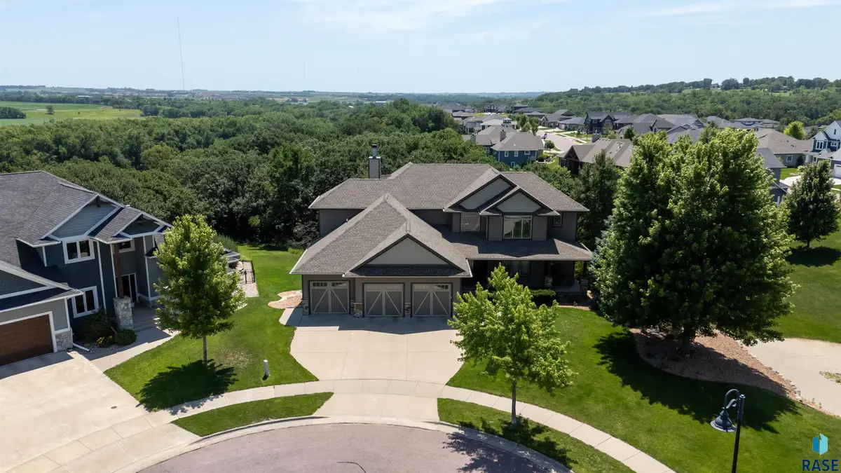 9005 E Torrey Pine Cir, Sioux Falls, SD 57110 - #1