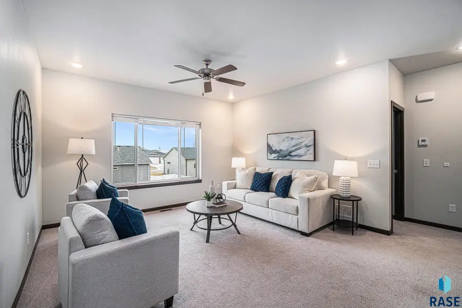 7805 E 44th St, Sioux Falls, SD 57110 - #3