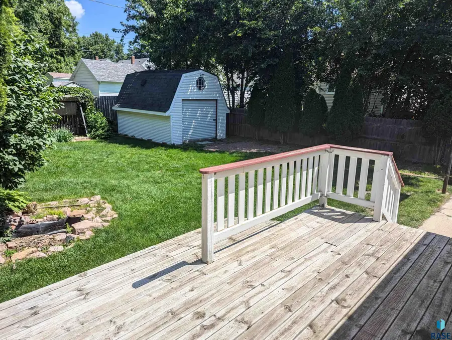 1010 W 7th St, Sioux Falls, SD 57104 - #3