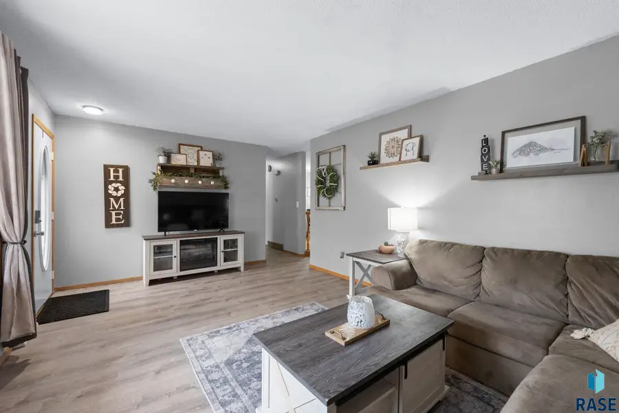 6609 W 47th St, Sioux Falls, SD 57106 - #3