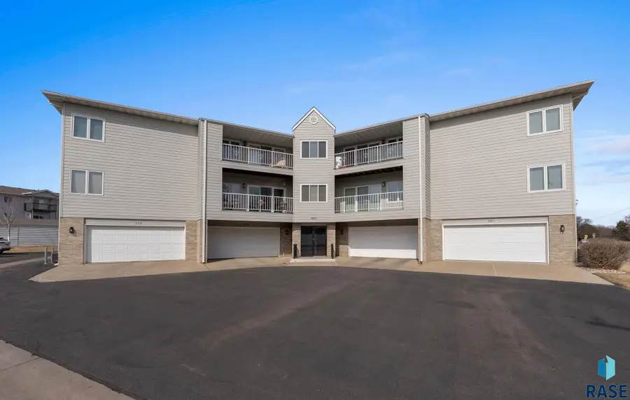 4609 S Oxbow Ave #202, Sioux Falls, SD 57106 - #2
