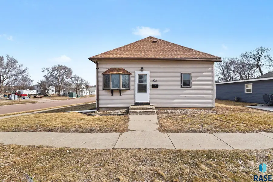 502 S Lee Ave, Madison, SD 57042 - #3