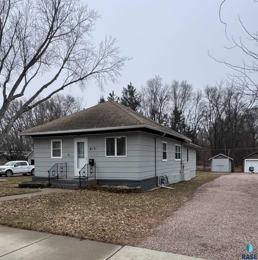813 E Center St, Madison, SD 57042 - #3