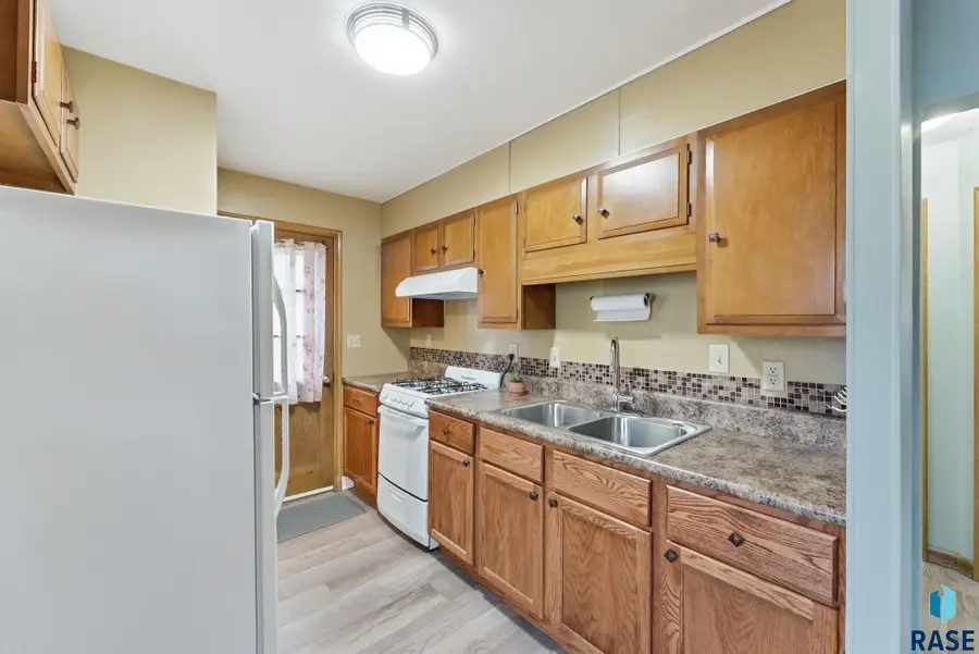 2117 W 15th St, Sioux Falls, SD 57104 - #2