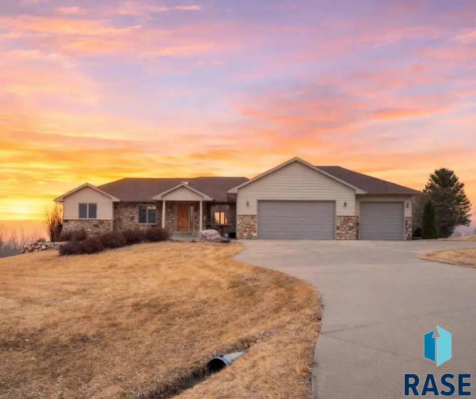 48506 Fairway Cir, Garretson, SD 57030 - #1