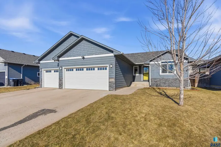 3820 S Attalia Ct, Sioux Falls, SD 57110 - #2