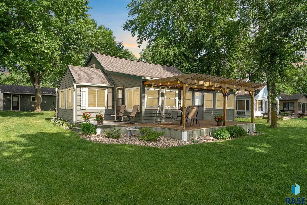 6585 Wentworth Park Dr, Wentworth, SD 57075 - #1