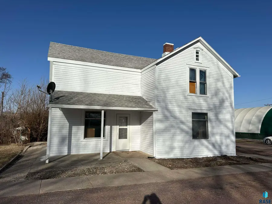 201 S High St, Menno, SD 57045 - #2
