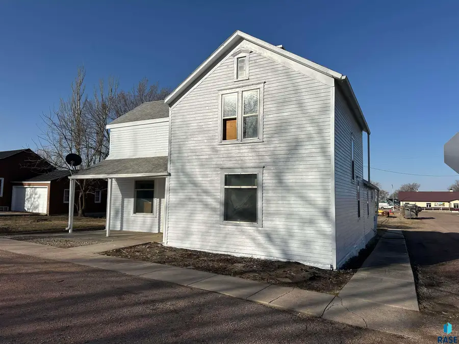 201 S High St, Menno, SD 57045 - #3