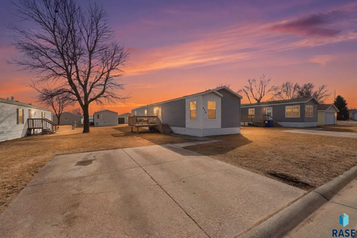 6016 S Canterbury Pl, Sioux Falls, SD 57106 - #1