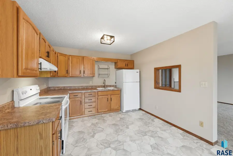 700 704 N Harrington Ave, Sioux Falls, SD 57103 - #2