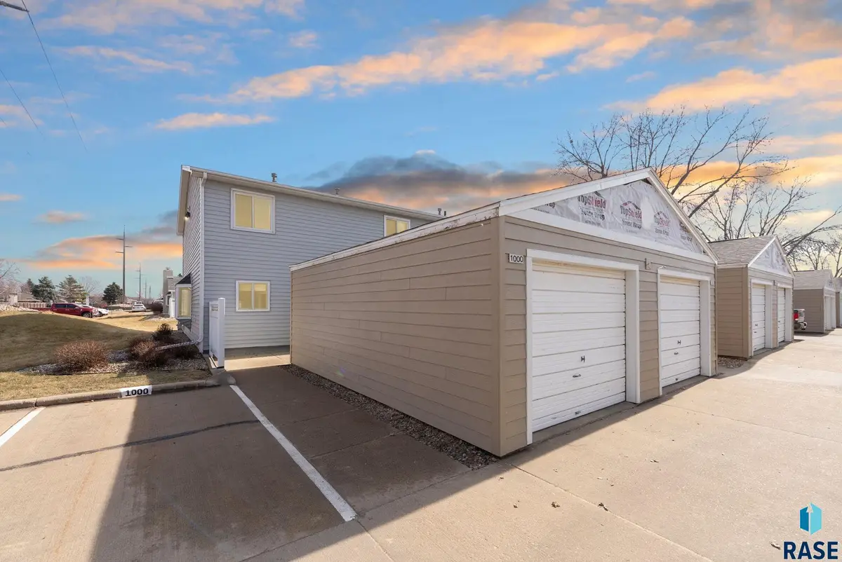 1000 S Bridgeport Pl, Sioux Falls, SD 57106 - #1