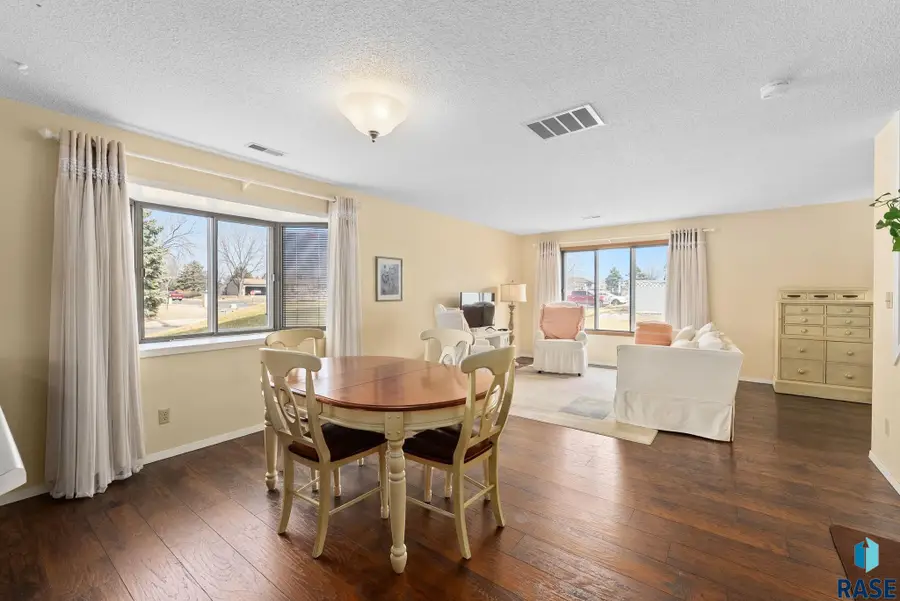 1000 S Bridgeport Pl, Sioux Falls, SD 57106 - #2