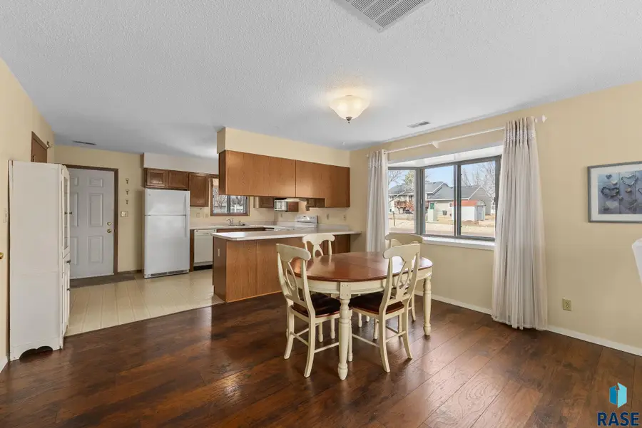 1000 S Bridgeport Pl, Sioux Falls, SD 57106 - #3