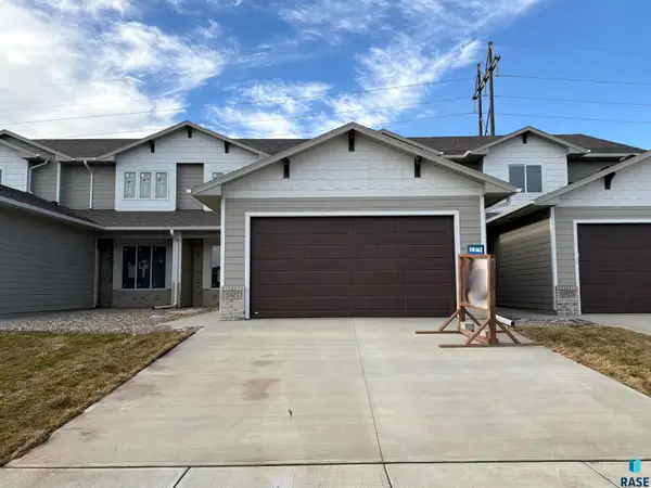 5927 S Spirea Ave, Sioux Falls, SD 57108