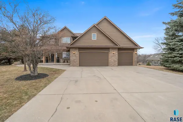 1601 S Sierra Cir, Sioux Falls, SD 57110