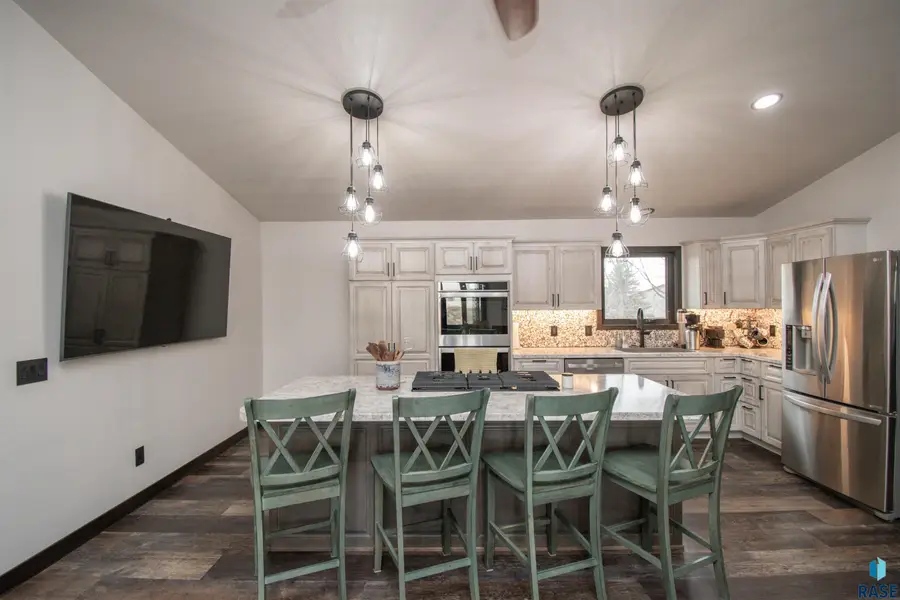 47649 250th St, Garretson, SD 57030 - #2