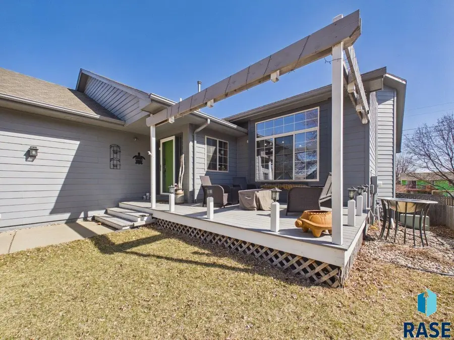 408 N Dewberry Ave, Sioux Falls, SD 57110 - #2