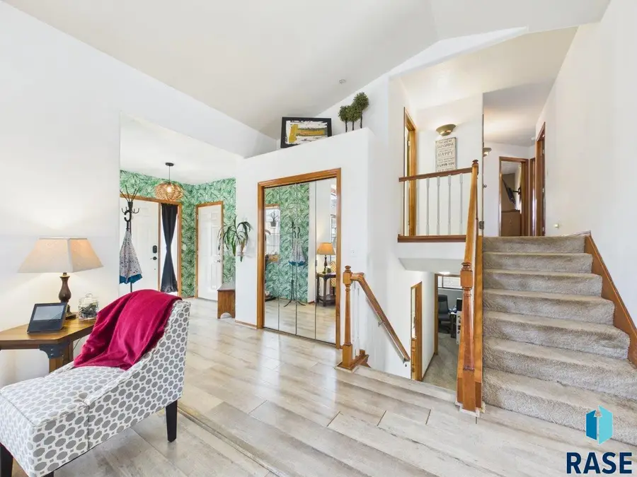 408 N Dewberry Ave, Sioux Falls, SD 57110 - #3