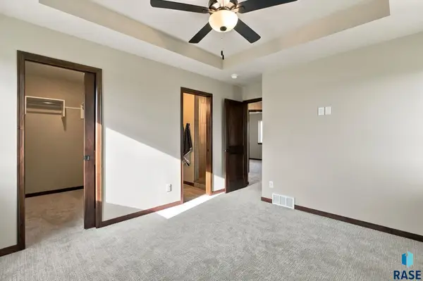 6808 E Gallant Cir, Sioux Falls, SD 57108