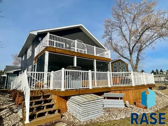 1392 S Lake Dr, Watertown, SD 57201 - #2