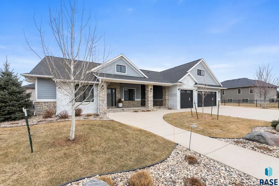 2905 W 77th St, Sioux Falls, SD 57108 - #3