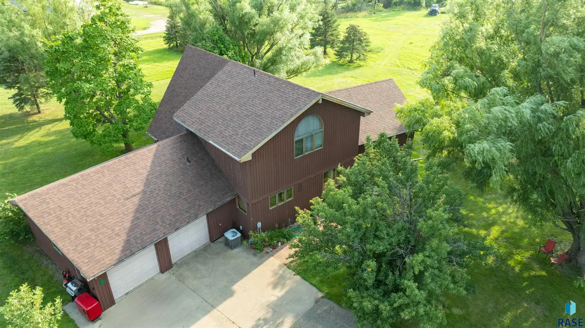 705 E Farmer Ave, Howard, SD 57349 - #1