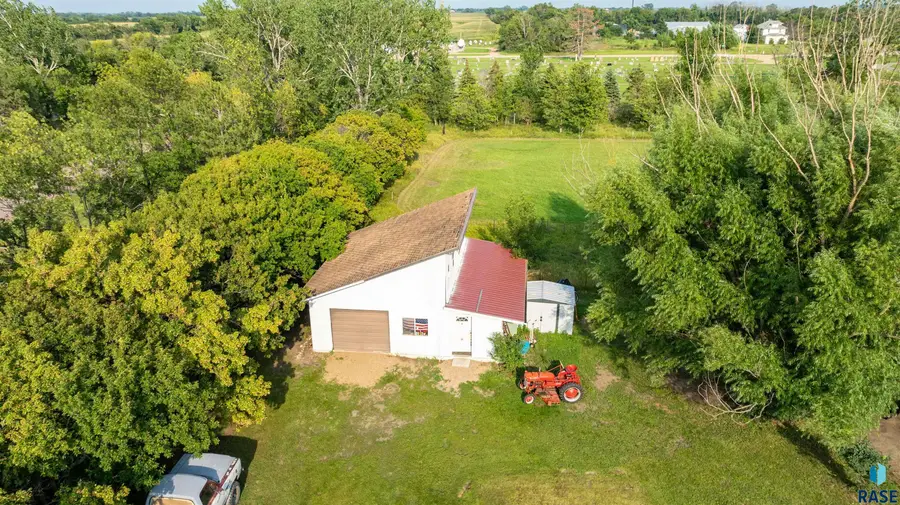 705 E Farmer Ave, Howard, SD 57349 - #2
