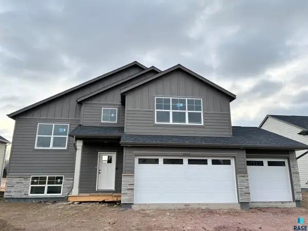 5925 S Coneflower Ave, Sioux Falls, SD 57108