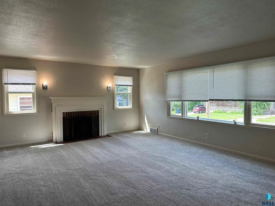 420 S Hawthorne Ave, Sioux Falls, SD 57104 - #3