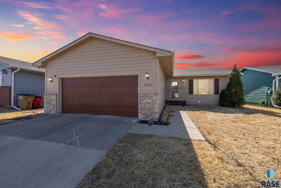 1313 E 70th St N, Sioux Falls, SD 57104 - #2