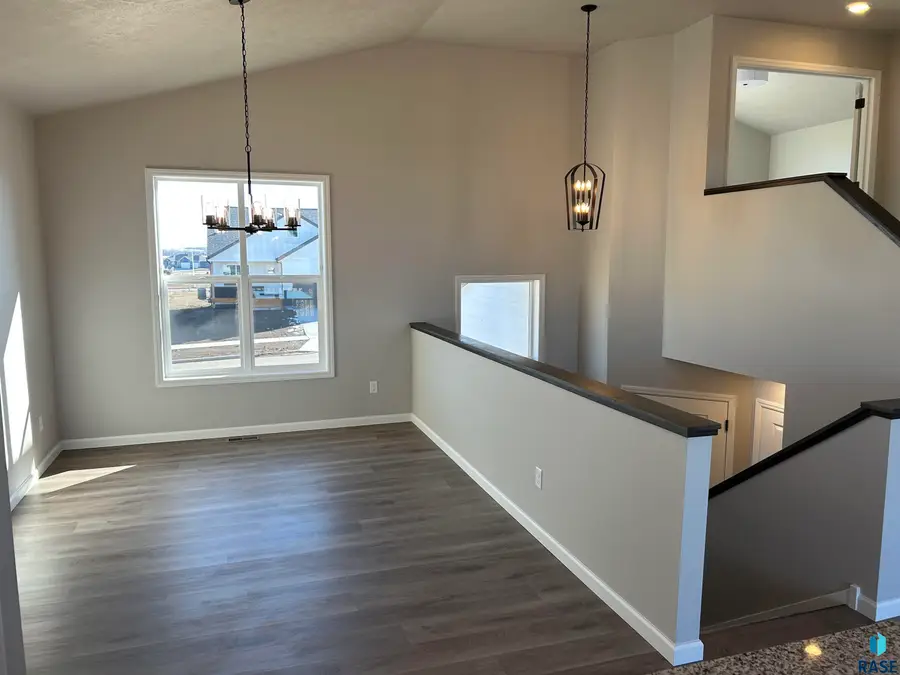 2204 E Bergen Cir, Brandon, SD 57005 - #2