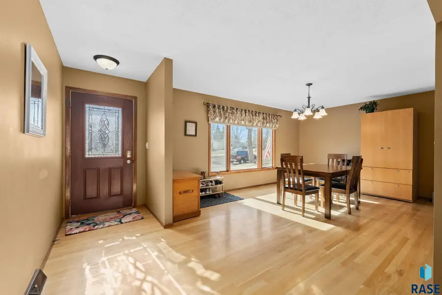 5620 W Pebble Creek Rd, Sioux Falls, SD 57106 - #2