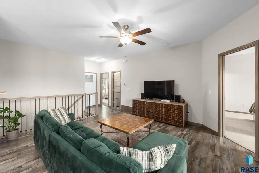 2229 S Creekview Ave, Sioux Falls, SD 57106 - #3