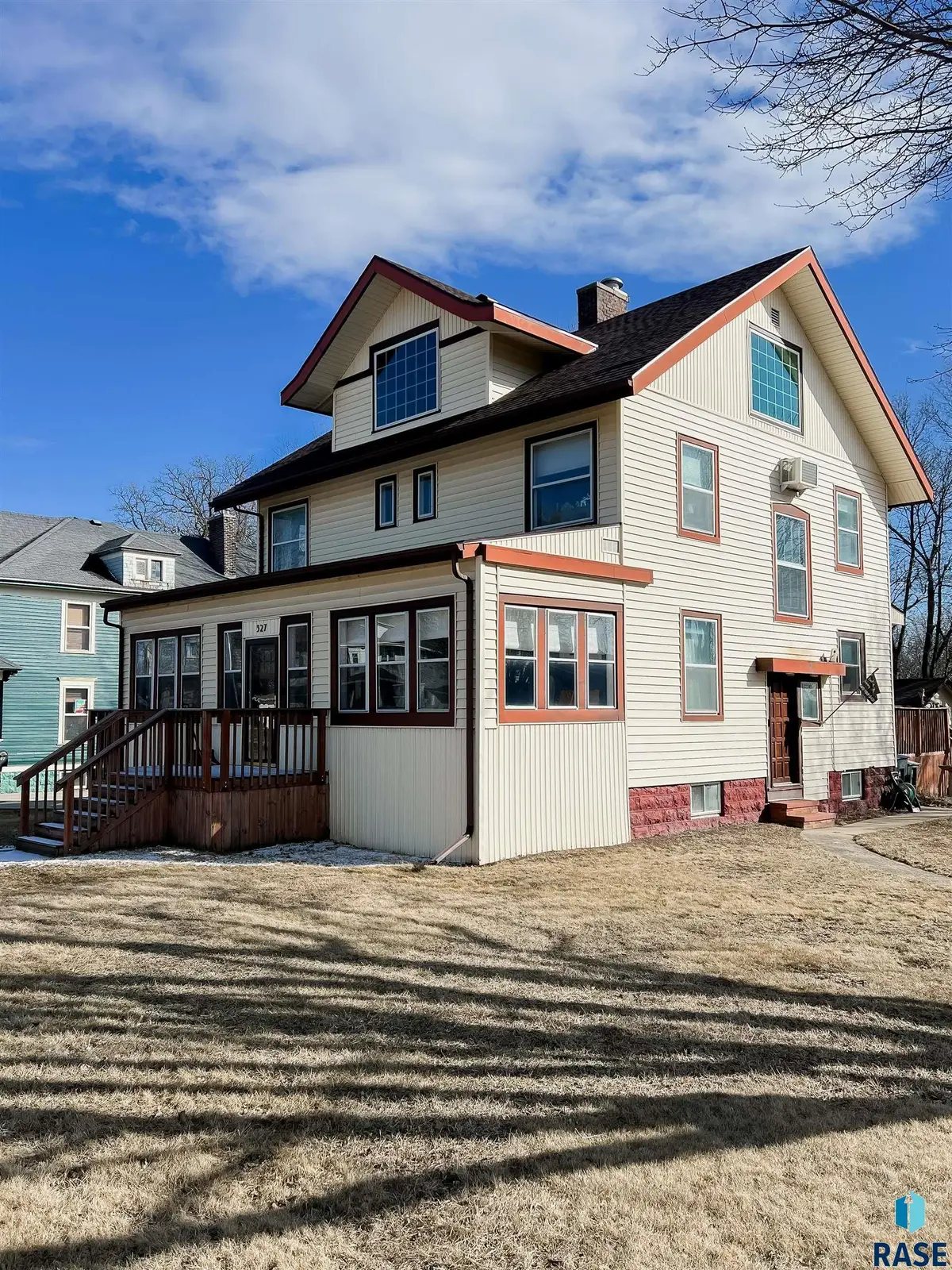 327 W Main St, Luverne, MN 56156 - #1