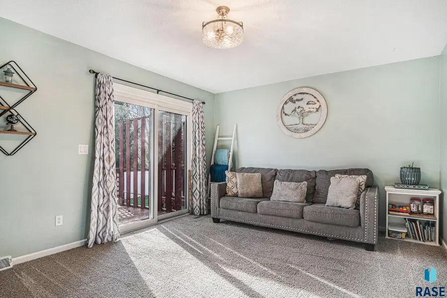 2815 E Klondike Trl, Sioux Falls, SD 57103 - #2