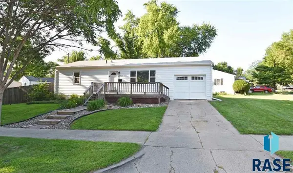 3204 E 24th St, Sioux Falls, SD 57103