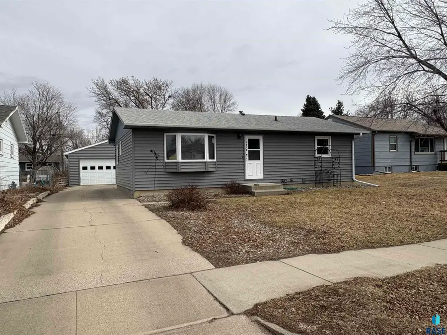 3712 S Hawthorne Ave, Sioux Falls, SD 57105 - #2