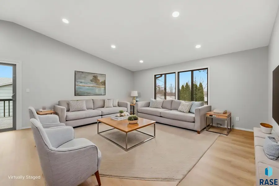 4613 E Fernwood Dr, Sioux Falls, SD 57110 - #2