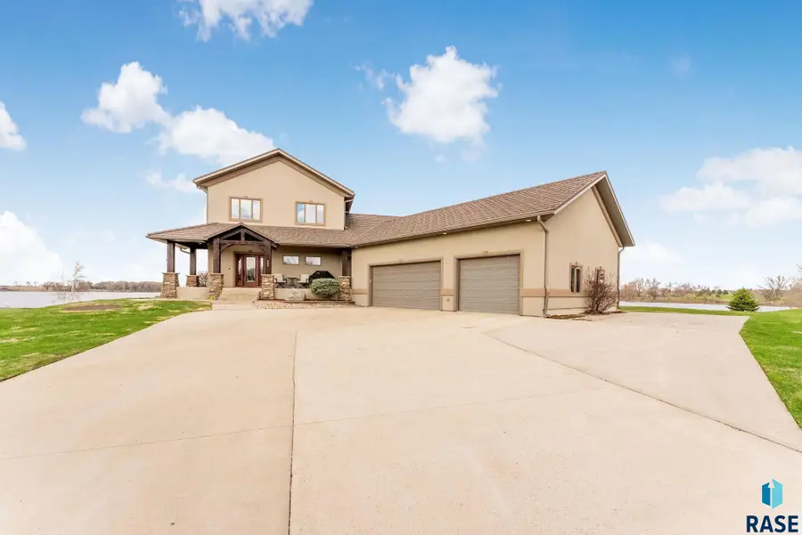 209 Lake Ridge Dr, Wentworth, SD 57075 - #2