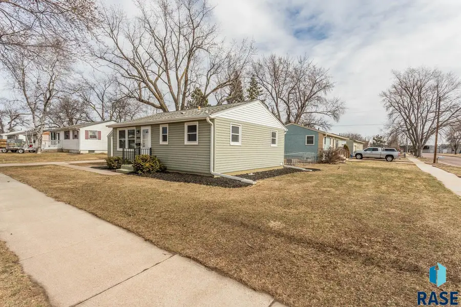 800 N Garfield Ave, Sioux Falls, SD 57104 - #2