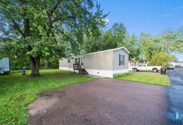 5005 W Alpha Pl, Sioux Falls, SD 57106