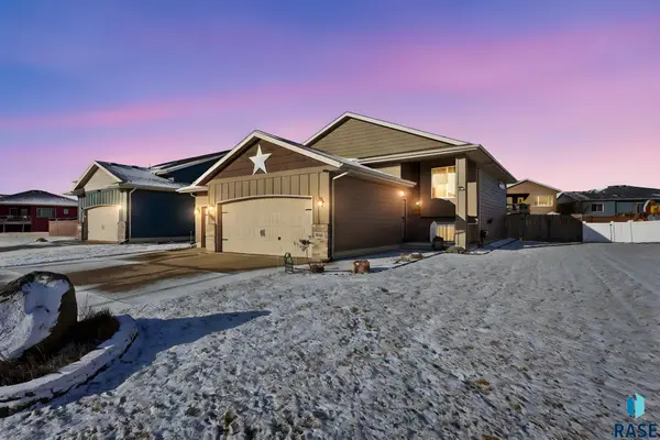 9101 W Broek Dr, Sioux Falls, SD 57106