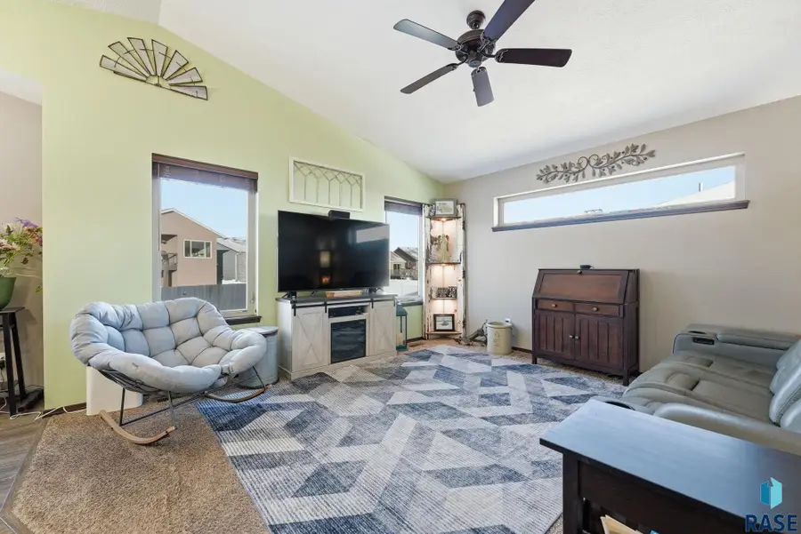 9101 W Broek Dr, Sioux Falls, SD 57106 - #2