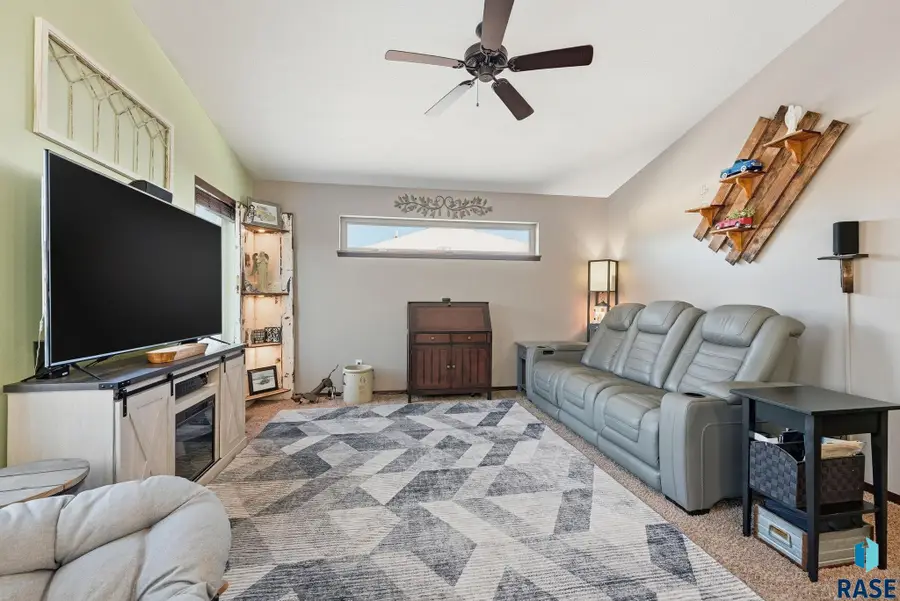 9101 W Broek Dr, Sioux Falls, SD 57106 - #3