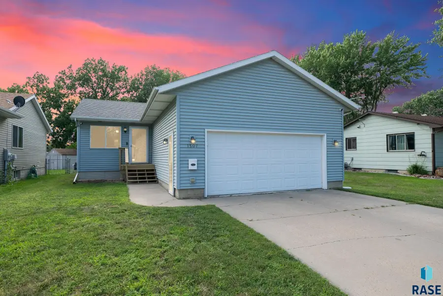 1507 N Highland Ave, Sioux Falls, SD 57103 - #2