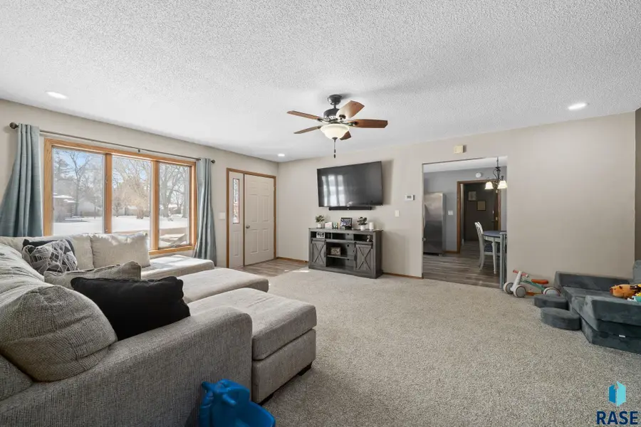 800 Montana Ave, Hurley, SD 57036 - #2