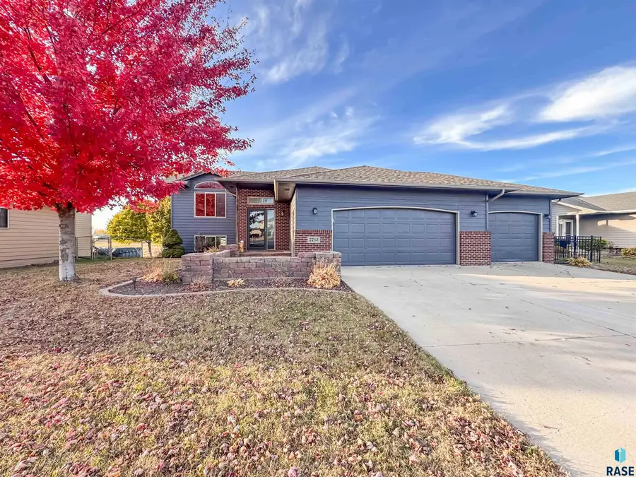 2713 N Vincent Ave, Sioux Falls, SD 57107 - #2