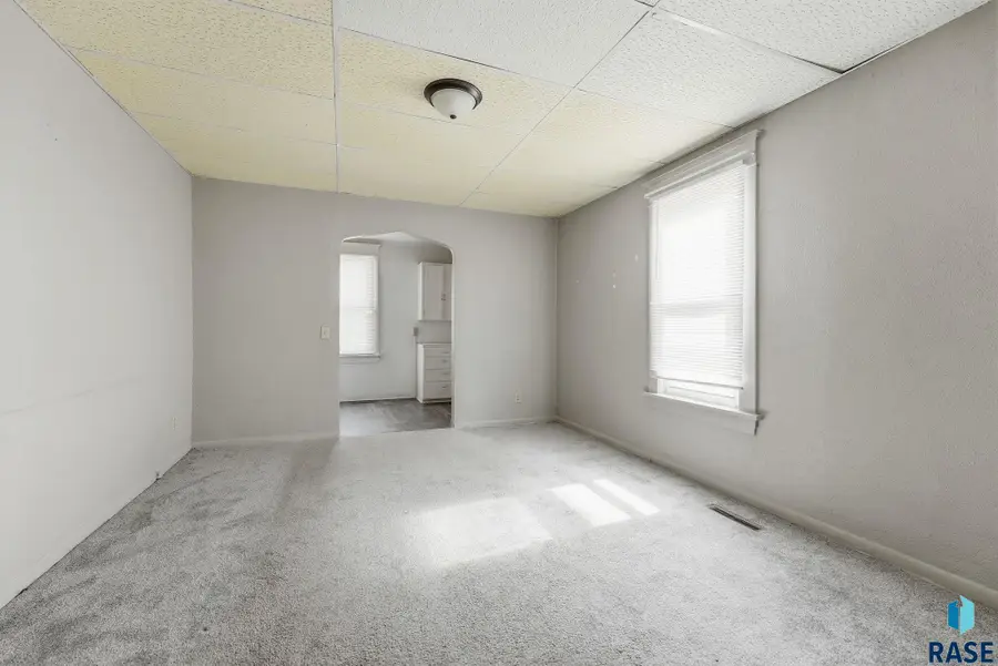 719 S 2nd Ave, Sioux Falls, SD 57104 - #3